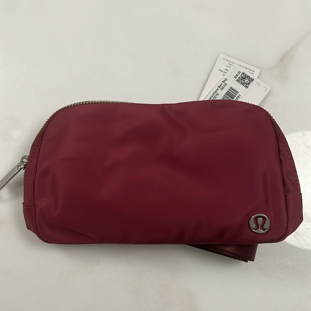 Lululemon Everywhere Belt Bag NWT
